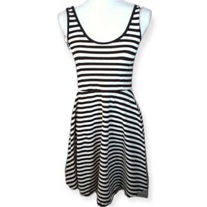 OLD NAVY BLACK & WHITE DRESS SZ.M EUC